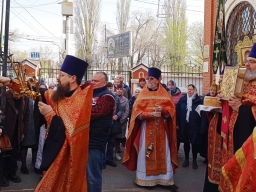 Студенты в храме серафима Саровского